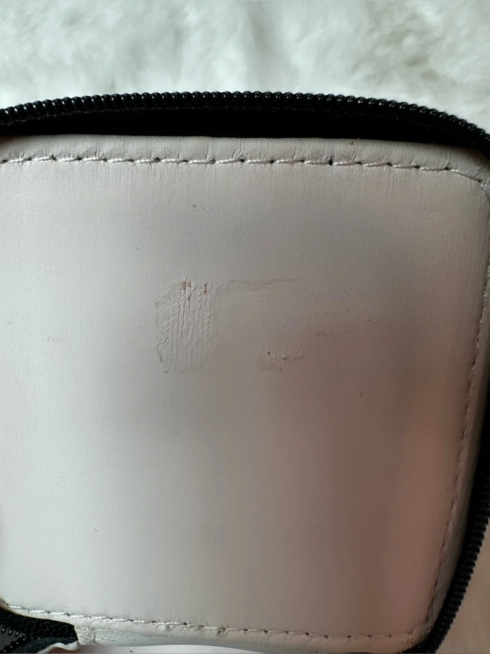 CHANEL emblem elegant closure